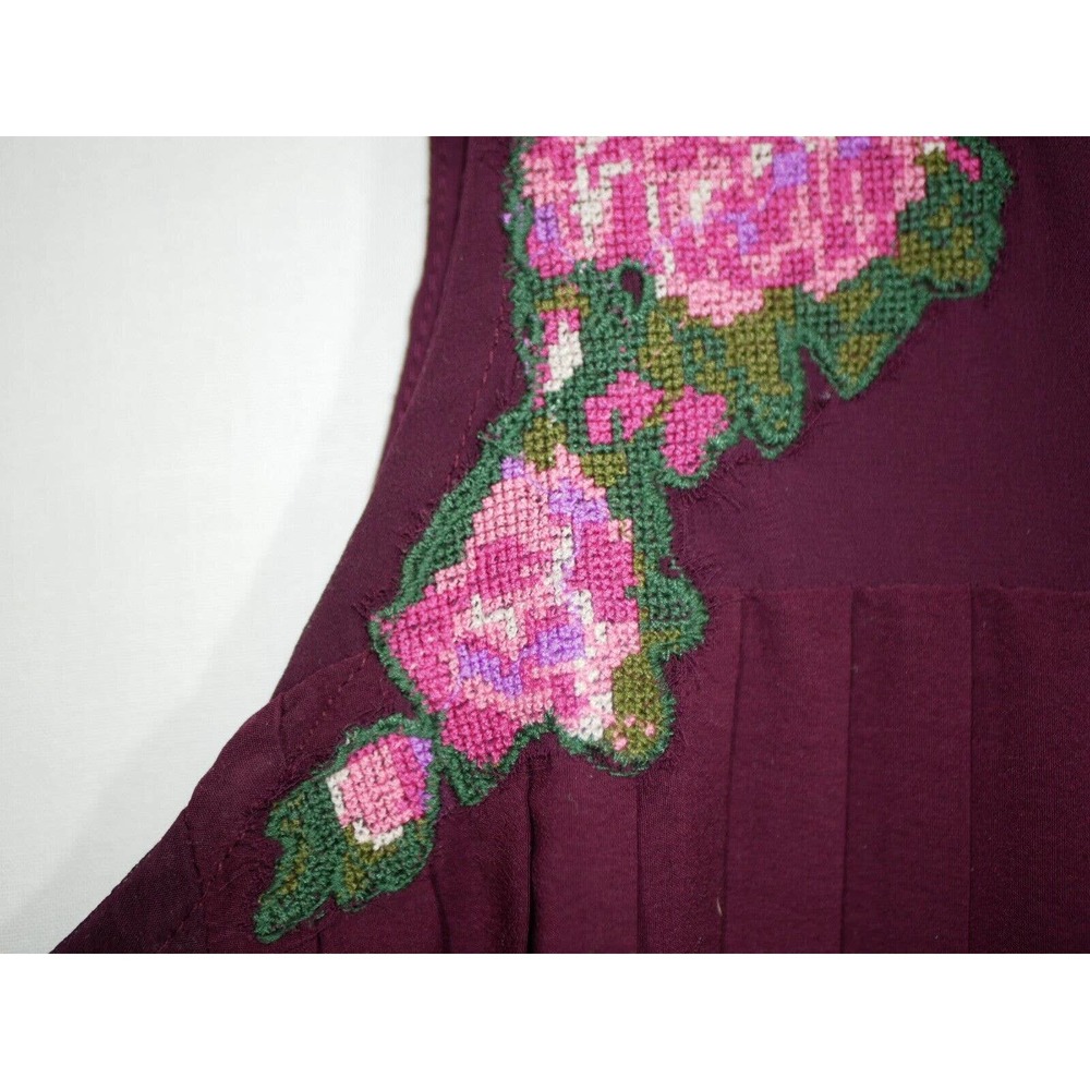 American Eagle Pleated Burgundy Sleeveless Blouse With Floral Applique Size L - Picture 4 of 15